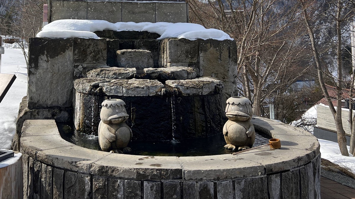 在城市與山林的交界處，不是觀光，是療癒！日本北海道定山溪的冬日一日泡湯提案：足湯、手湯、日歸溫泉 @。CJ夫人。