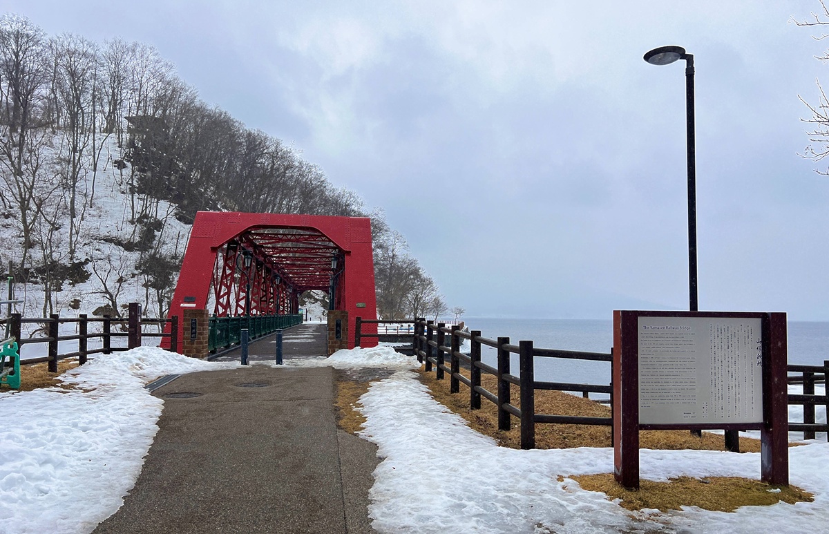 北海道最安靜的冬日一隅，靜得都能聽見冰濤融化的聲音。冬季日本北海道支笏湖一日遊行程安排，僅獻給喜愛小眾漫遊的旅行者。 @。CJ夫人。