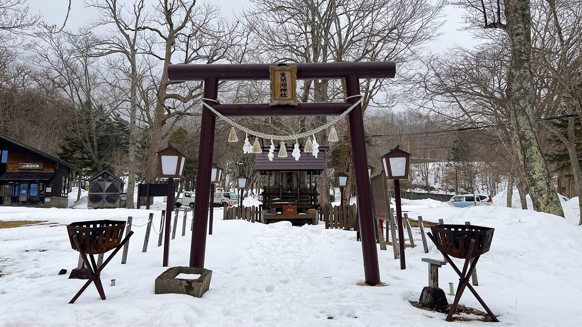 北海道最安靜的冬日一隅，靜得都能聽見冰濤融化的聲音。冬季日本北海道支笏湖一日遊行程安排，僅獻給喜愛小眾漫遊的旅行者。 @。CJ夫人。