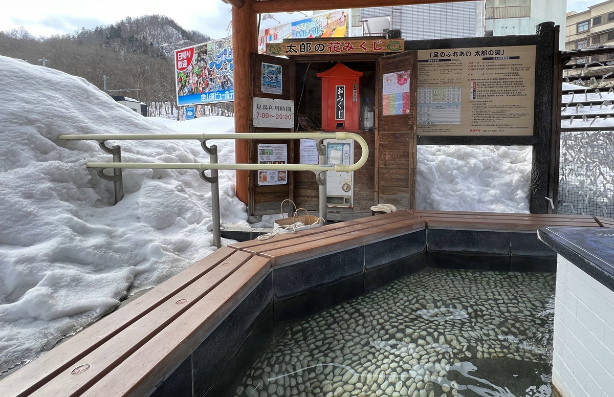 在城市與山林的交界處，不是觀光，是療癒！日本北海道定山溪的冬日一日泡湯提案：足湯、手湯、日歸溫泉 @。CJ夫人。