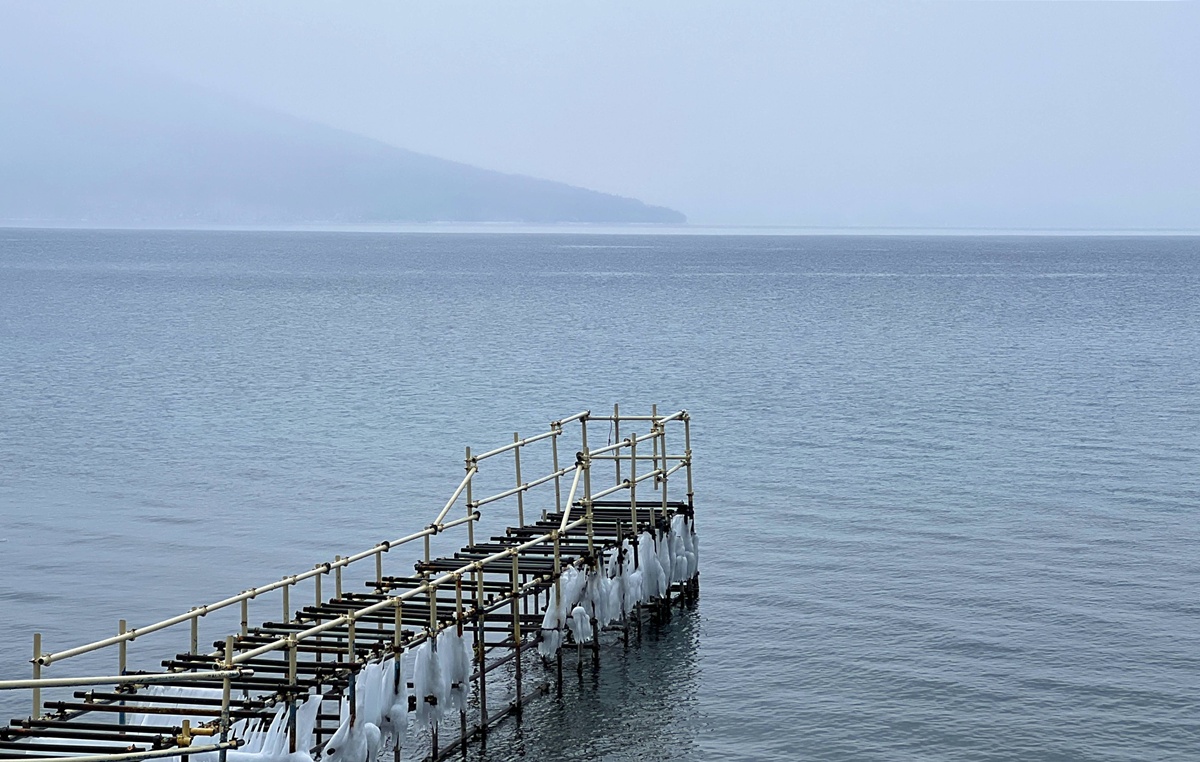 北海道最安靜的冬日一隅，靜得都能聽見冰濤融化的聲音。冬季日本北海道支笏湖一日遊行程安排，僅獻給喜愛小眾漫遊的旅行者。 @。CJ夫人。