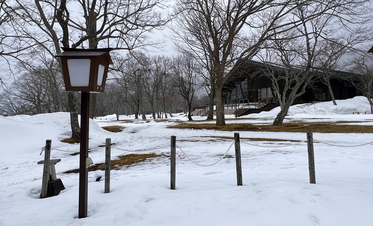 北海道最安靜的冬日一隅，靜得都能聽見冰濤融化的聲音。冬季日本北海道支笏湖一日遊行程安排，僅獻給喜愛小眾漫遊的旅行者。 @。CJ夫人。