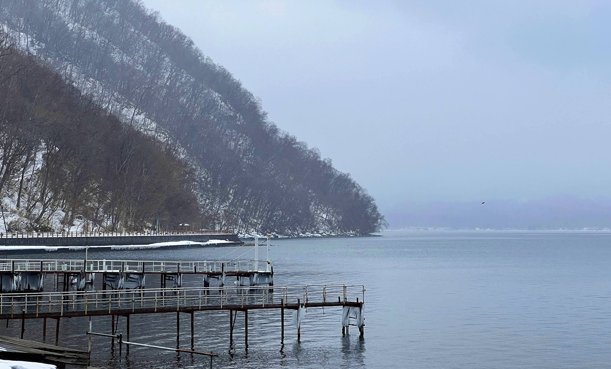 北海道最安靜的冬日一隅，靜得都能聽見冰濤融化的聲音。冬季日本北海道支笏湖一日遊行程安排，僅獻給喜愛小眾漫遊的旅行者。 @。CJ夫人。