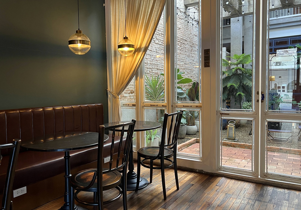 清邁老城裡的背包客棧卻像私人劇院，蘭納 × 殖民風格，低調優雅一晚只要台幣345元｜泰國清邁背包客棧住宿推薦 Khunluang Hostel @。CJ夫人。