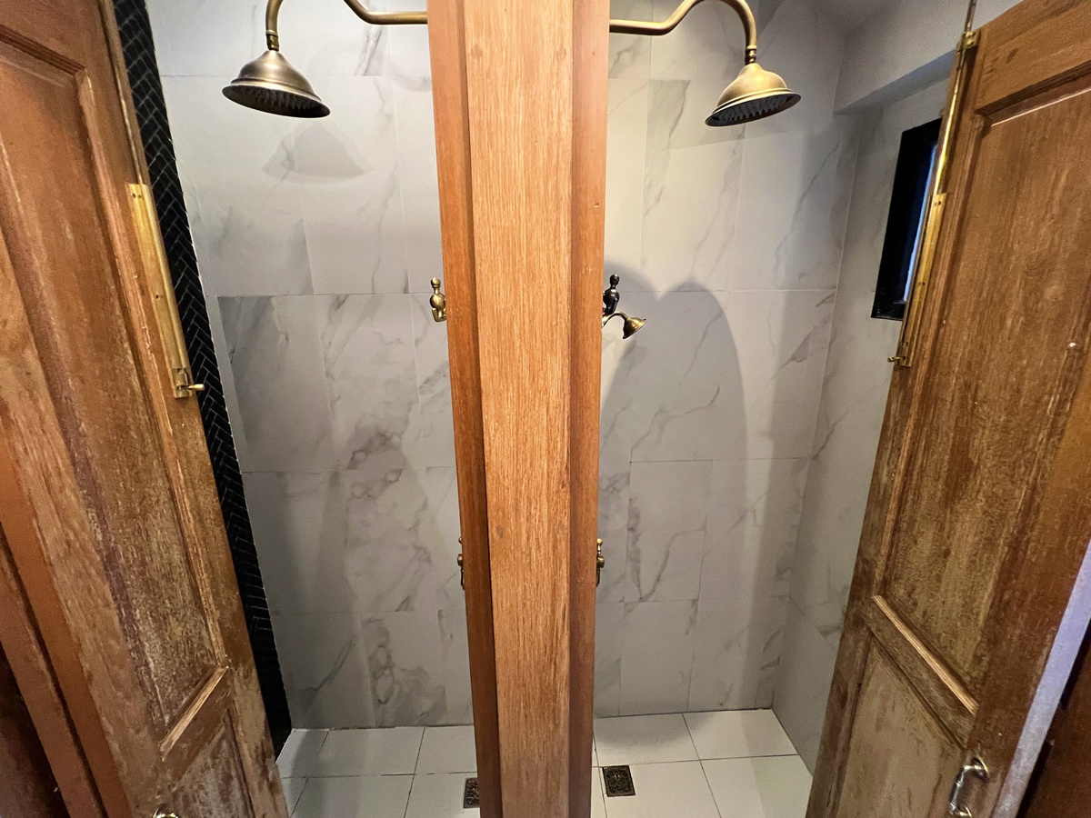 清邁老城裡的背包客棧卻像私人劇院，蘭納 × 殖民風格，低調優雅一晚只要台幣345元｜泰國清邁背包客棧住宿推薦 Khunluang Hostel @。CJ夫人。