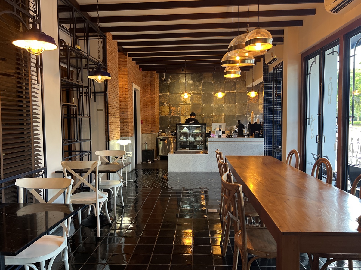 清邁老城裡的背包客棧卻像私人劇院，蘭納 × 殖民風格，低調優雅一晚只要台幣345元｜泰國清邁背包客棧住宿推薦 Khunluang Hostel @。CJ夫人。