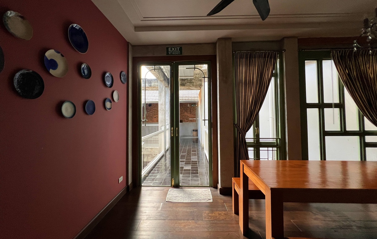 清邁老城裡的背包客棧卻像私人劇院，蘭納 × 殖民風格，低調優雅一晚只要台幣345元｜泰國清邁背包客棧住宿推薦 Khunluang Hostel @。CJ夫人。