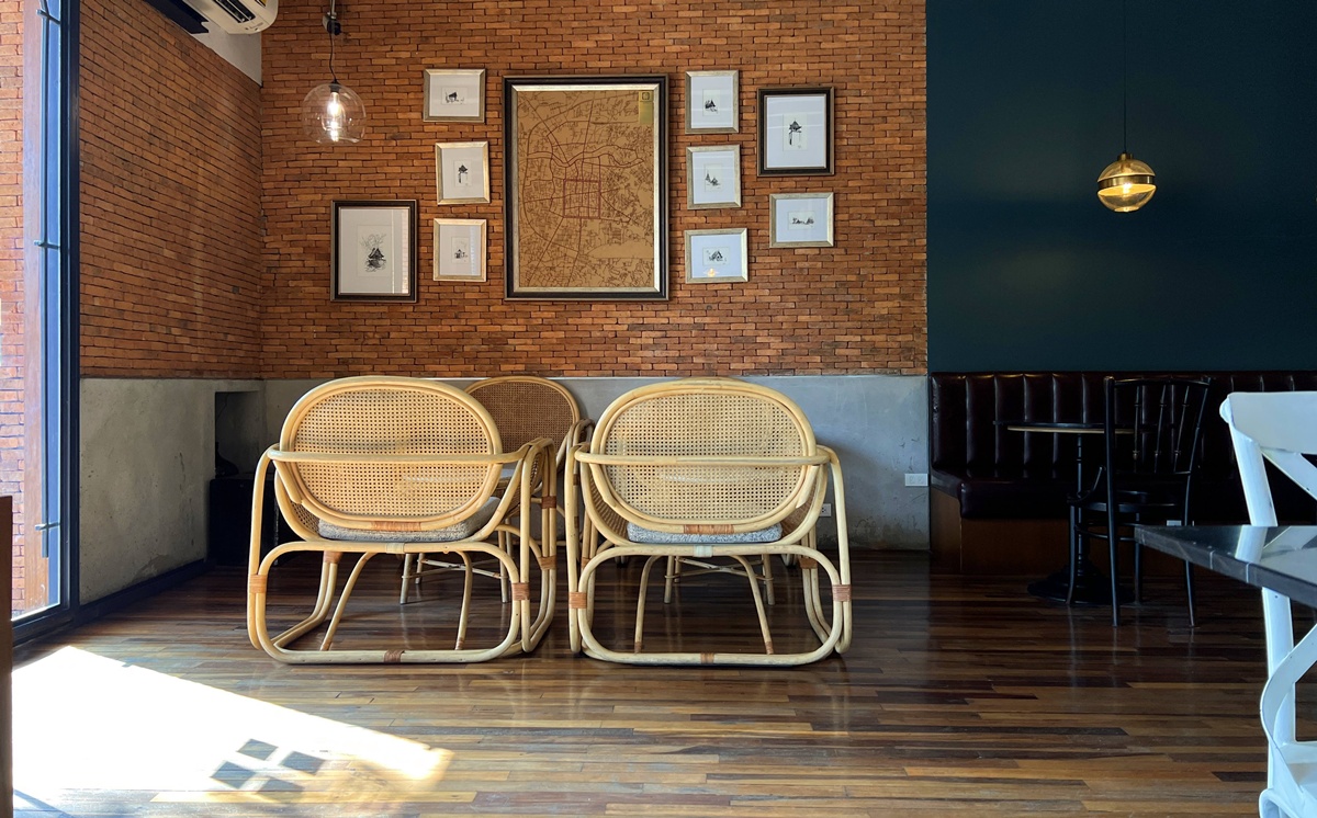 清邁老城裡的背包客棧卻像私人劇院，蘭納 × 殖民風格，低調優雅一晚只要台幣345元｜泰國清邁背包客棧住宿推薦 Khunluang Hostel @。CJ夫人。