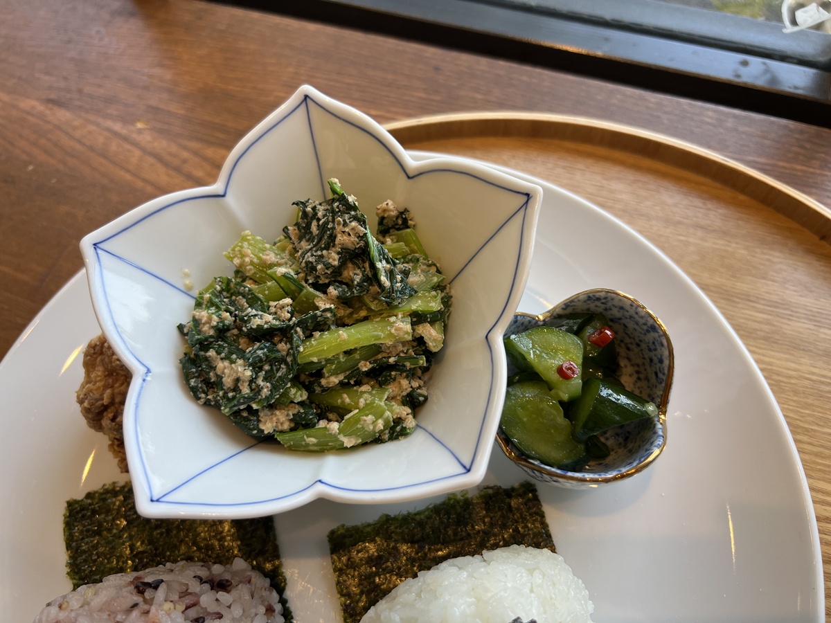 用一顆飯糰的高級感，再次喜歡上靜巷裡的恬淡生活｜東京中目黑飯糰專賣店 Onigily Cafe Nakameguro Shop與600日圓朝食飯糰套餐 @。CJ夫人。