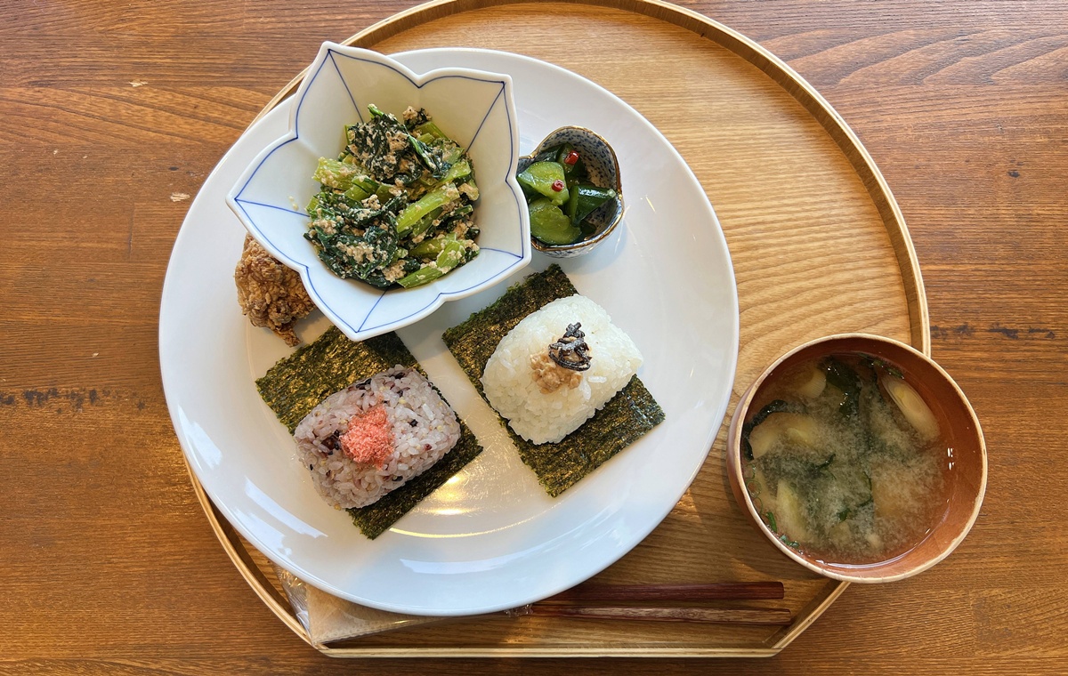 用一顆飯糰的高級感，再次喜歡上靜巷裡的恬淡生活｜東京中目黑飯糰專賣店 Onigily Cafe Nakameguro Shop與600日圓朝食飯糰套餐 @。CJ夫人。