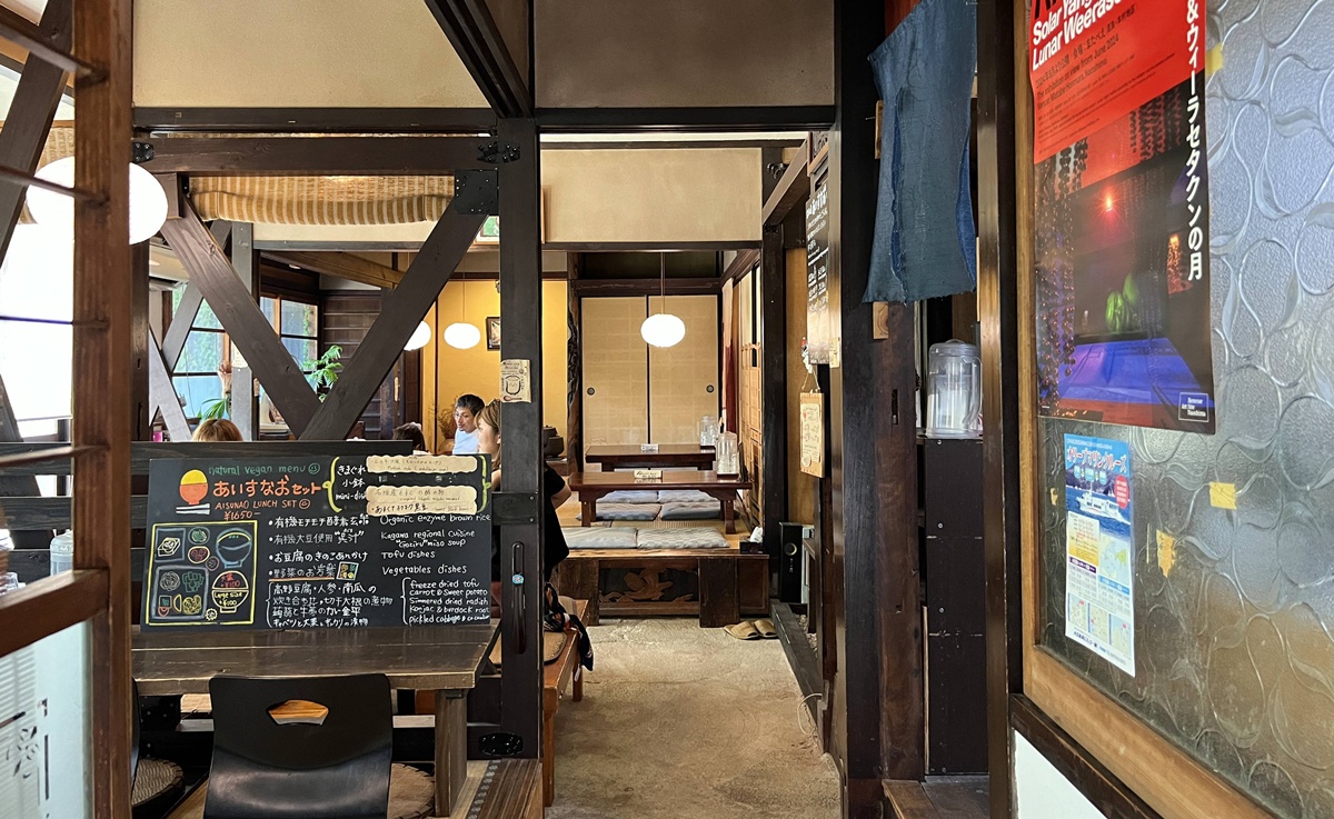 直島的慢食體驗！一個讓人坐在古民家、吃回自然、在直島找到慢下來節奏的古樸食堂｜日本瀨戶內海直島本村地區 玄米心食 @。CJ夫人。