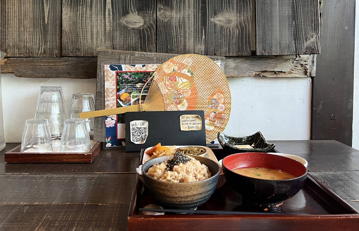 直島的慢食體驗！一個讓人坐在古民家、吃回自然、在直島找到慢下來節奏的古樸食堂｜日本瀨戶內海直島本村地區 玄米心食 @。CJ夫人。