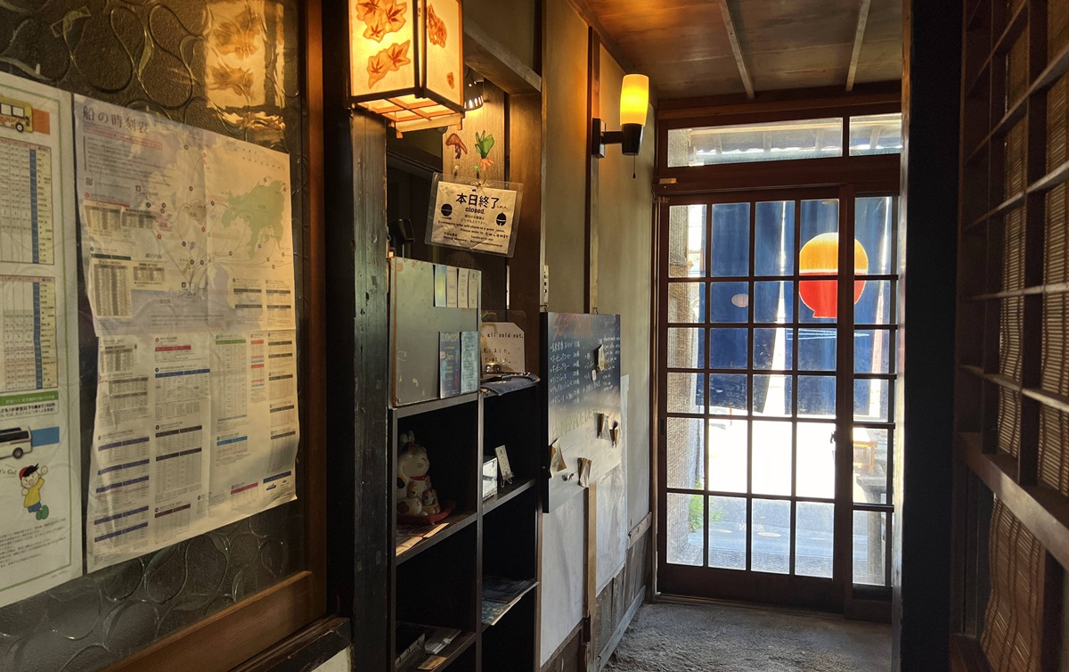 直島的慢食體驗！一個讓人坐在古民家、吃回自然、在直島找到慢下來節奏的古樸食堂｜日本瀨戶內海直島本村地區 玄米心食 @。CJ夫人。