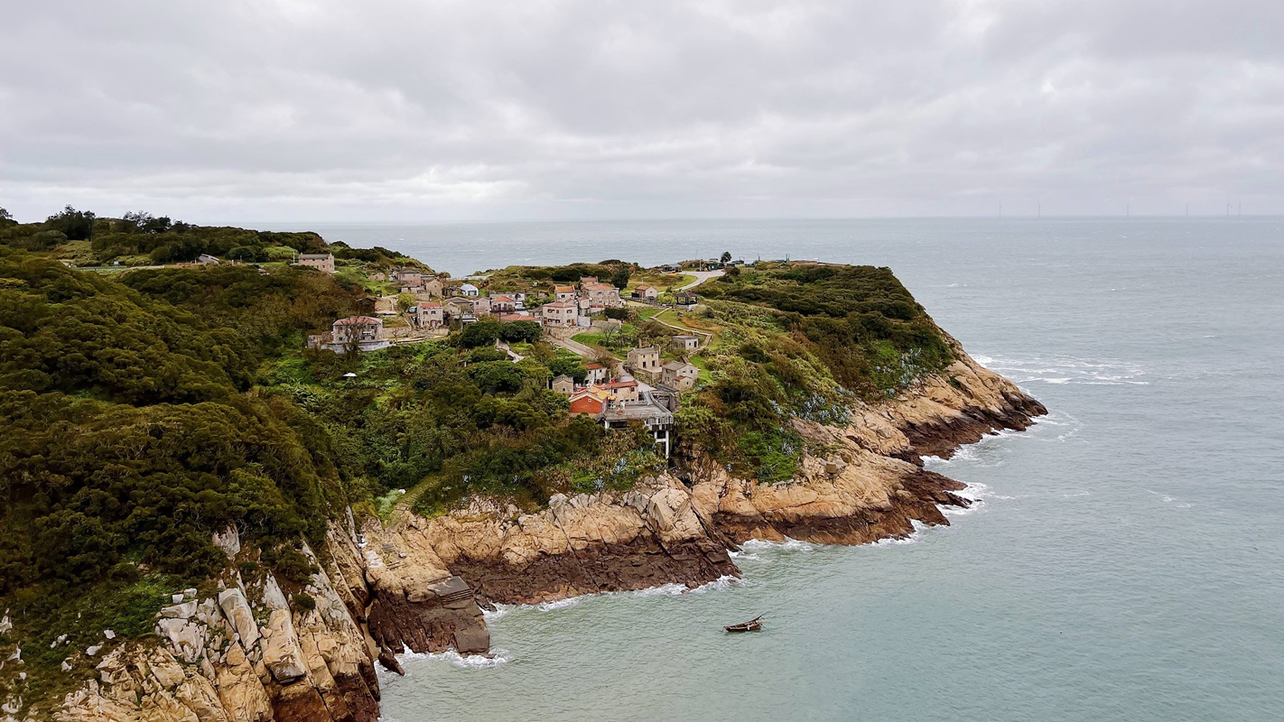 在邊境海風裡生存的遺世島嶼：馬祖莒光島！絕不錯過的是西莒方塊海、東莒燈塔，還有離離離島的傳統聚落與神祕小海灣 @。CJ夫人。