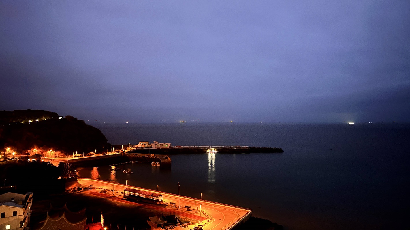 在邊境海風裡生存的遺世島嶼：馬祖莒光島！絕不錯過的是西莒方塊海、東莒燈塔，還有離離離島的傳統聚落與神祕小海灣 @。CJ夫人。