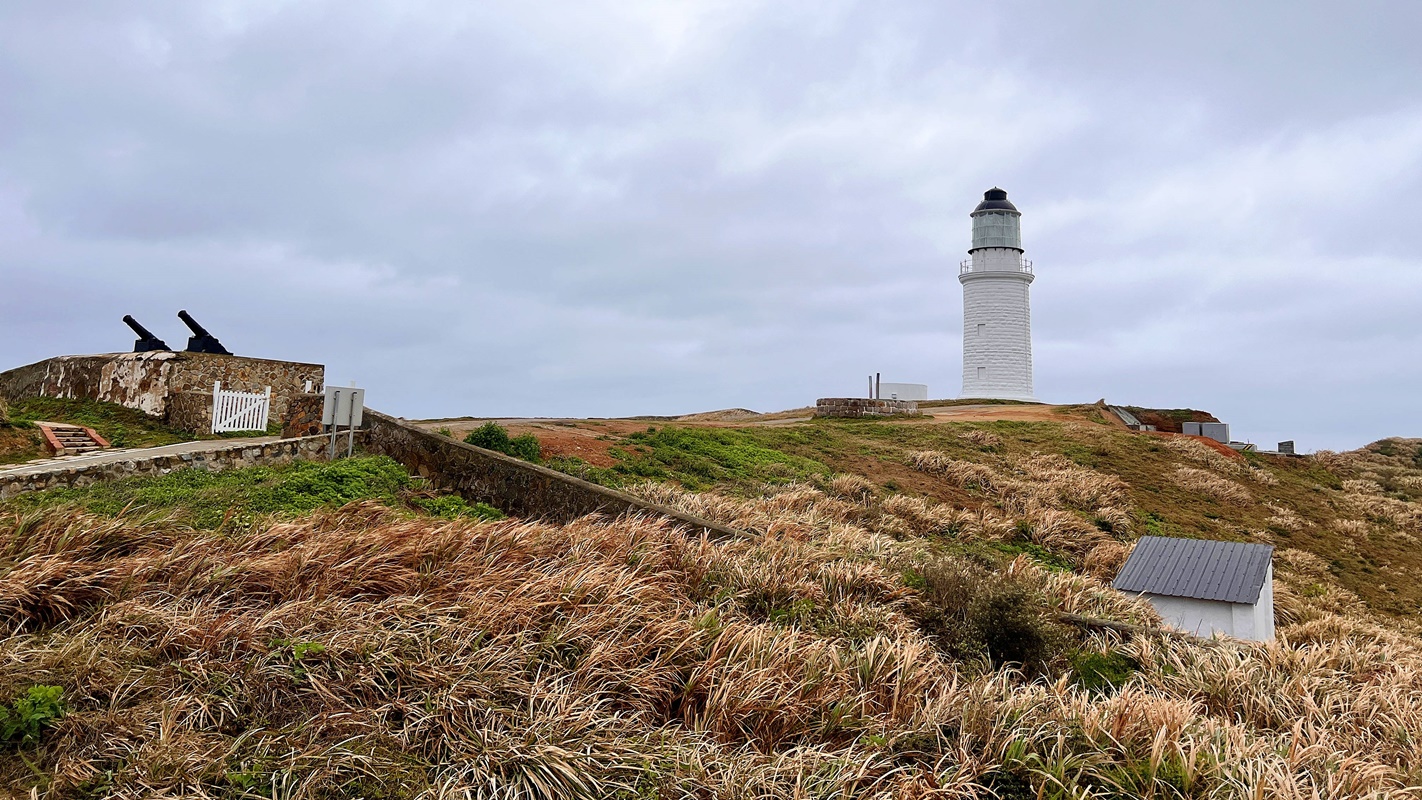 在邊境海風裡生存的遺世島嶼：馬祖莒光島！絕不錯過的是西莒方塊海、東莒燈塔，還有離離離島的傳統聚落與神祕小海灣 @。CJ夫人。