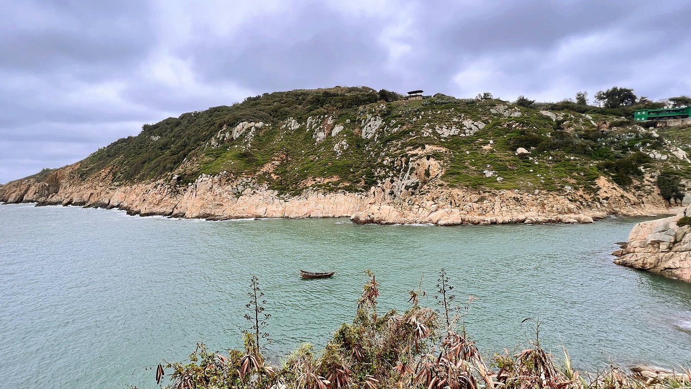 在邊境海風裡生存的遺世島嶼：馬祖莒光島！絕不錯過的是西莒方塊海、東莒燈塔，還有離離離島的傳統聚落與神祕小海灣 @。CJ夫人。