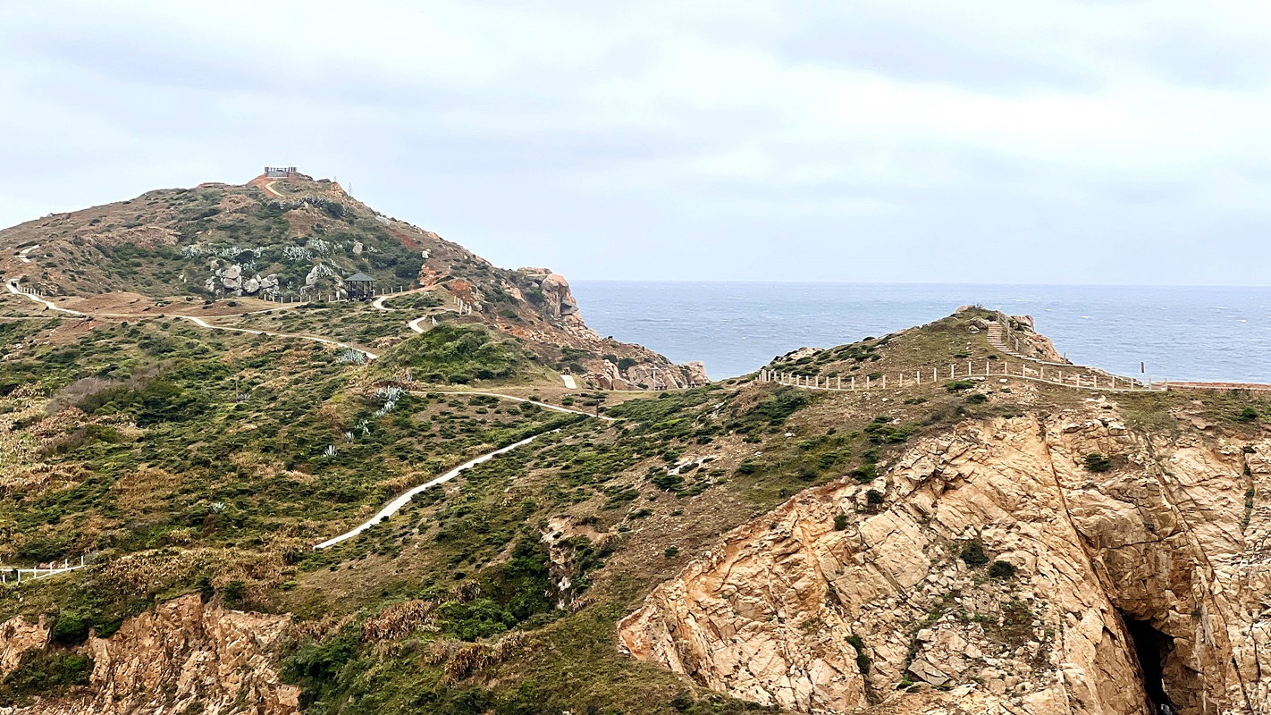 在邊境海風裡生存的遺世島嶼：馬祖莒光島！絕不錯過的是西莒方塊海、東莒燈塔，還有離離離島的傳統聚落與神祕小海灣 @。CJ夫人。
