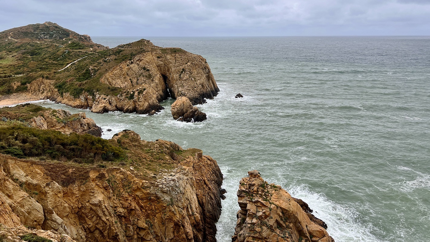 在邊境海風裡生存的遺世島嶼：馬祖莒光島！絕不錯過的是西莒方塊海、東莒燈塔，還有離離離島的傳統聚落與神祕小海灣 @。CJ夫人。