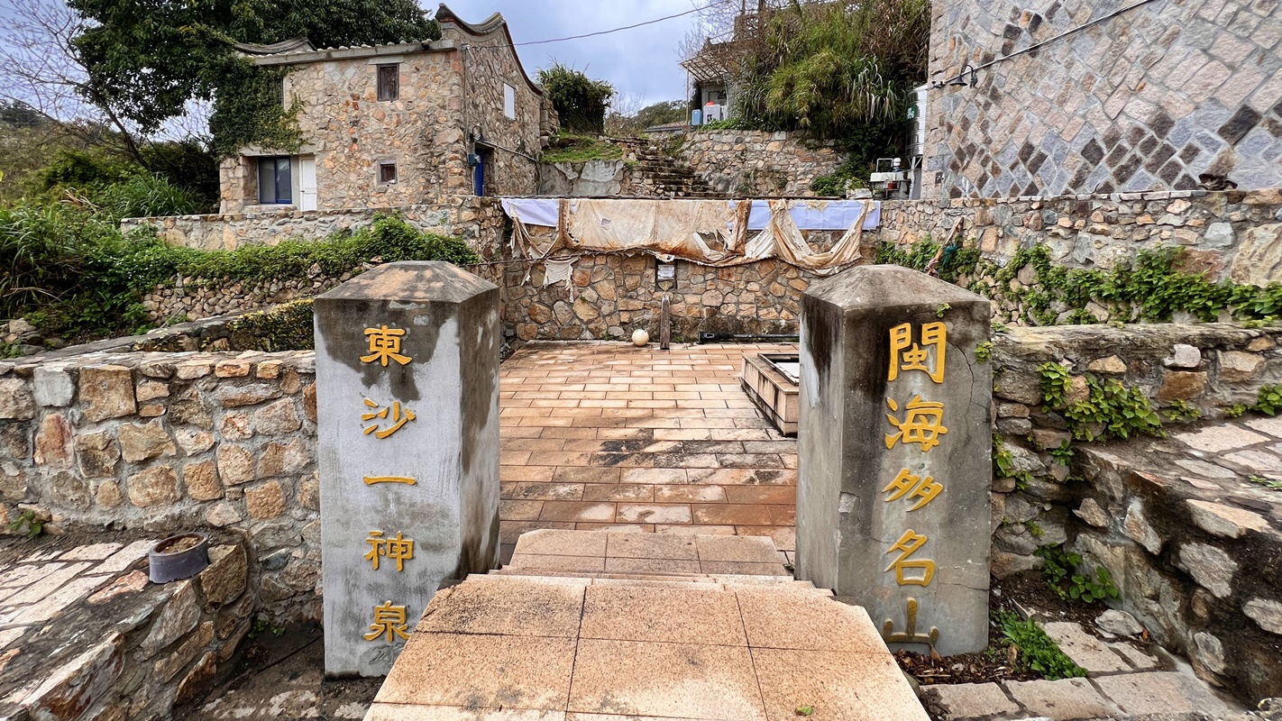 在邊境海風裡生存的遺世島嶼：馬祖莒光島！絕不錯過的是西莒方塊海、東莒燈塔，還有離離離島的傳統聚落與神祕小海灣 @。CJ夫人。