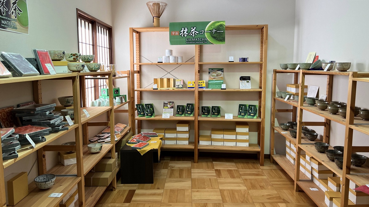 清澈宇治川、宇治青翠山脈與一杯宇治茶的時光！從產地到餐桌的宇治抹茶文化體驗所｜京都宇治抹茶推薦 福寿園宇治茶亭與福壽園宇治茶工房 @。CJ夫人。