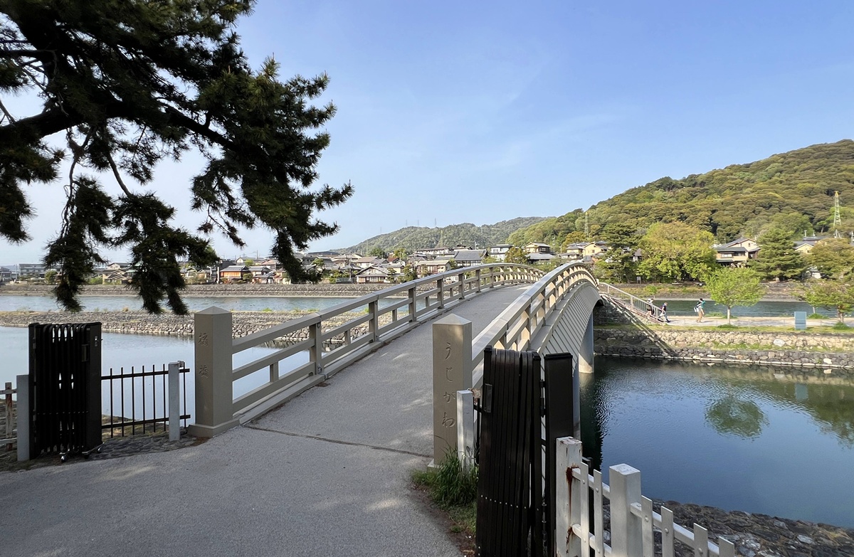 清澈宇治川、宇治青翠山脈與一杯宇治茶的時光！從產地到餐桌的宇治抹茶文化體驗所｜京都宇治抹茶推薦 福寿園宇治茶亭與福壽園宇治茶工房 @。CJ夫人。