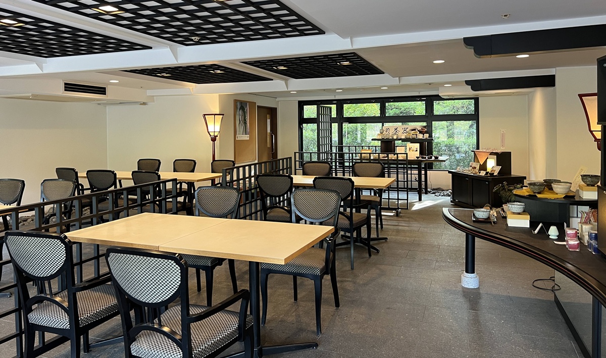 清澈宇治川、宇治青翠山脈與一杯宇治茶的時光！從產地到餐桌的宇治抹茶文化體驗所｜京都宇治抹茶推薦 福寿園宇治茶亭與福壽園宇治茶工房 @。CJ夫人。