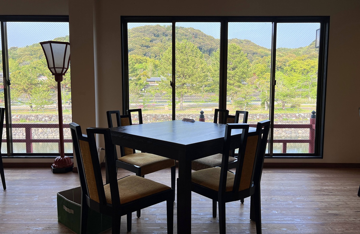 清澈宇治川、宇治青翠山脈與一杯宇治茶的時光！從產地到餐桌的宇治抹茶文化體驗所｜京都宇治抹茶推薦 福寿園宇治茶亭與福壽園宇治茶工房 @。CJ夫人。