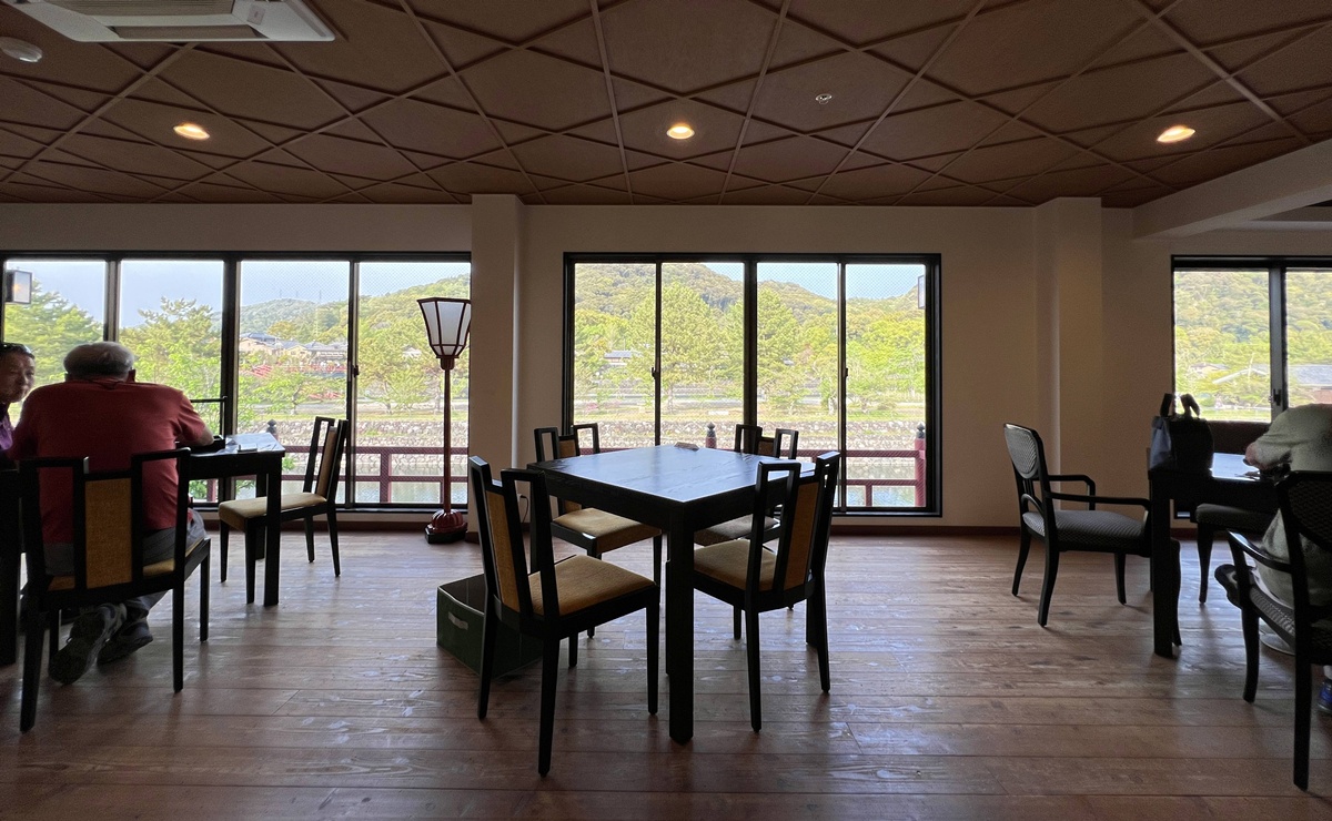 清澈宇治川、宇治青翠山脈與一杯宇治茶的時光！從產地到餐桌的宇治抹茶文化體驗所｜京都宇治抹茶推薦 福寿園宇治茶亭與福壽園宇治茶工房 @。CJ夫人。