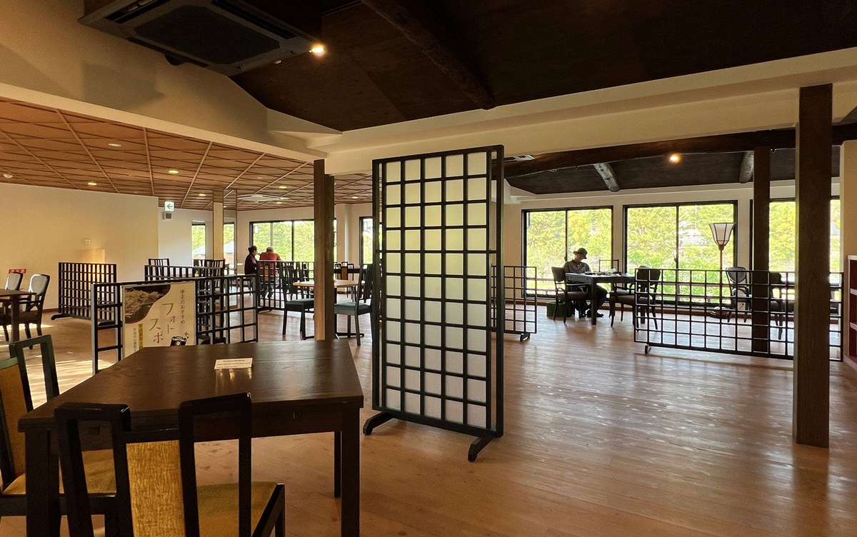 清澈宇治川、宇治青翠山脈與一杯宇治茶的時光！從產地到餐桌的宇治抹茶文化體驗所｜京都宇治抹茶推薦 福寿園宇治茶亭與福壽園宇治茶工房 @。CJ夫人。