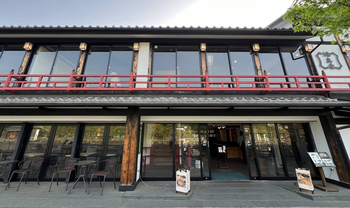 清澈宇治川、宇治青翠山脈與一杯宇治茶的時光！從產地到餐桌的宇治抹茶文化體驗所｜京都宇治抹茶推薦 福寿園宇治茶亭與福壽園宇治茶工房 @。CJ夫人。