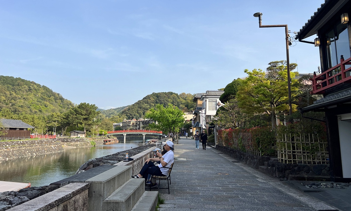 清澈宇治川、宇治青翠山脈與一杯宇治茶的時光！從產地到餐桌的宇治抹茶文化體驗所｜京都宇治抹茶推薦 福寿園宇治茶亭與福壽園宇治茶工房 @。CJ夫人。