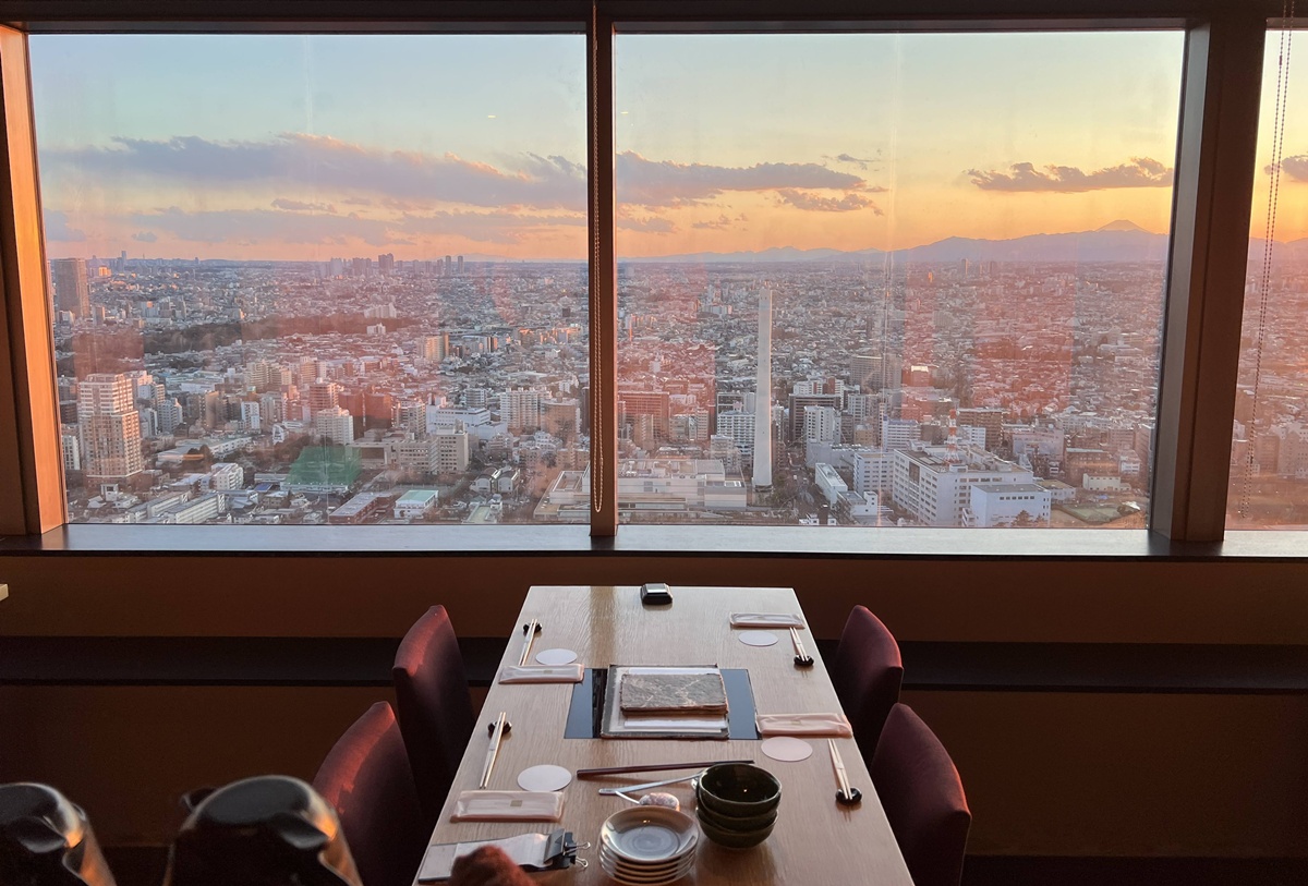 關東煮也能優雅，庶民味也能登上高空｜東京惠比壽高樓景觀餐廳 こんぶや恵比寿／Konbuya關東煮餐酒館 特別推薦落日傍晚用餐時段 @。CJ夫人。
