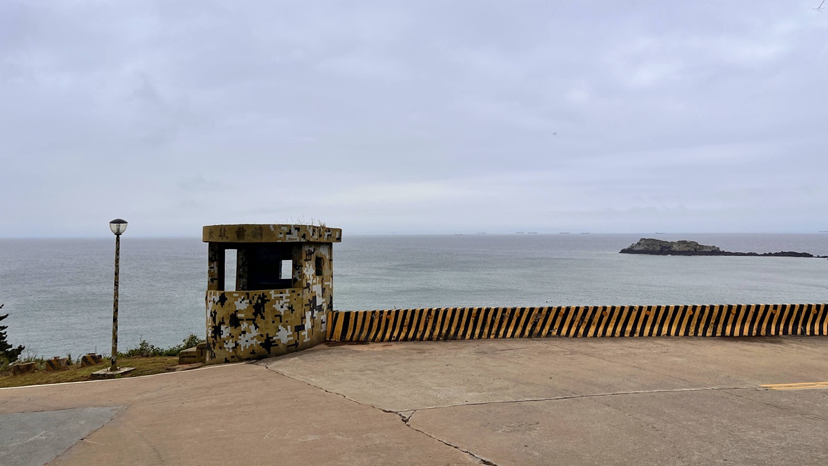 在邊境海風裡生存的遺世島嶼：馬祖莒光島！絕不錯過的是西莒方塊海、東莒燈塔，還有離離離島的傳統聚落與神祕小海灣 @。CJ夫人。
