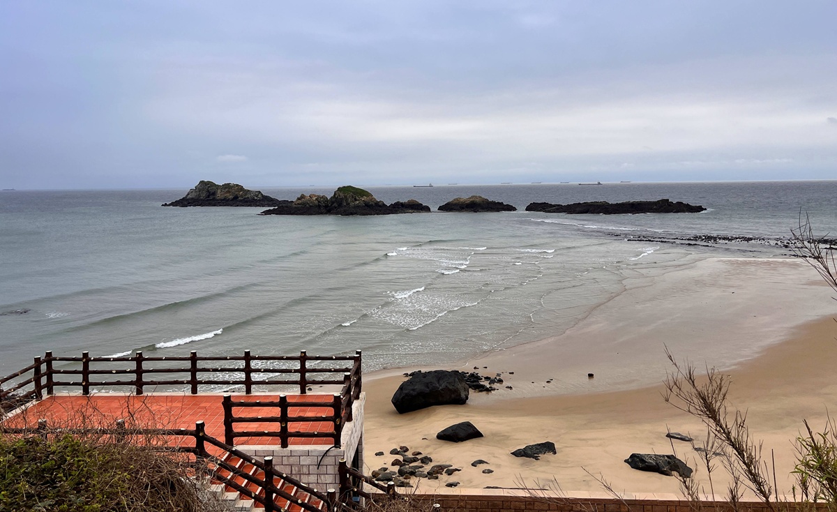 在邊境海風裡生存的遺世島嶼：馬祖莒光島！絕不錯過的是西莒方塊海、東莒燈塔，還有離離離島的傳統聚落與神祕小海灣 @。CJ夫人。
