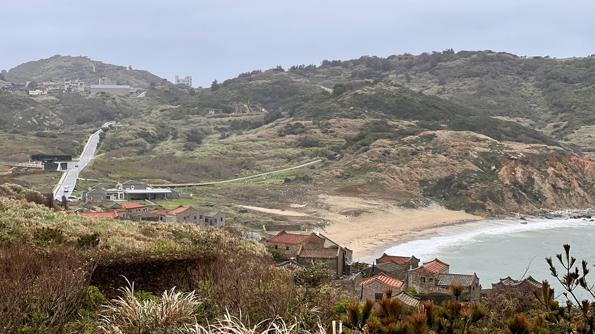 在邊境海風裡生存的遺世島嶼：馬祖莒光島！絕不錯過的是西莒方塊海、東莒燈塔，還有離離離島的傳統聚落與神祕小海灣 @。CJ夫人。