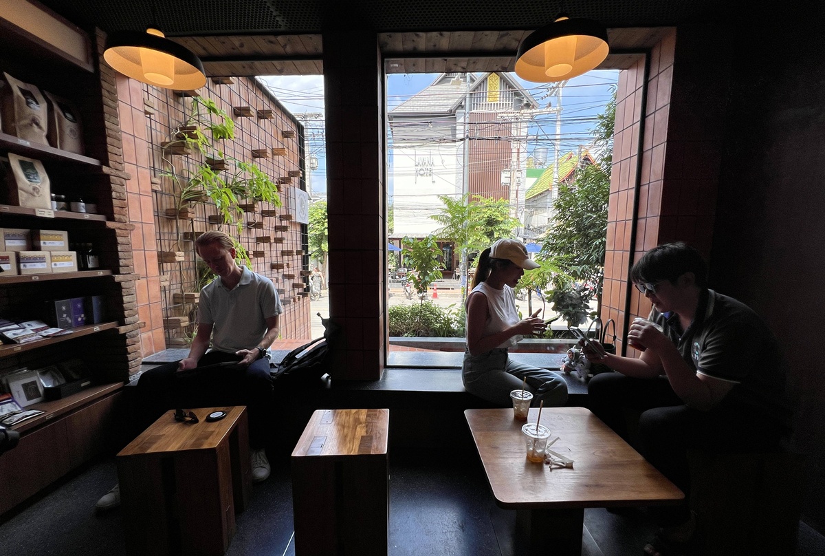 跟著數位游牧工作者前進清邁古城，喝一杯泰北山區生產的世界上最好的咖啡｜泰國清邁精品咖啡推薦 Akha Ama Coffee La Fattoria @。CJ夫人。