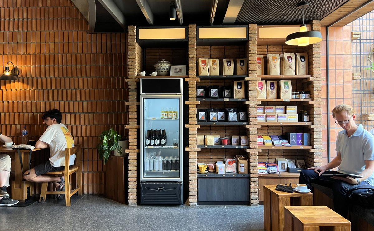 跟著數位游牧工作者前進清邁古城，喝一杯泰北山區生產的世界上最好的咖啡｜泰國清邁精品咖啡推薦 Akha Ama Coffee La Fattoria @。CJ夫人。