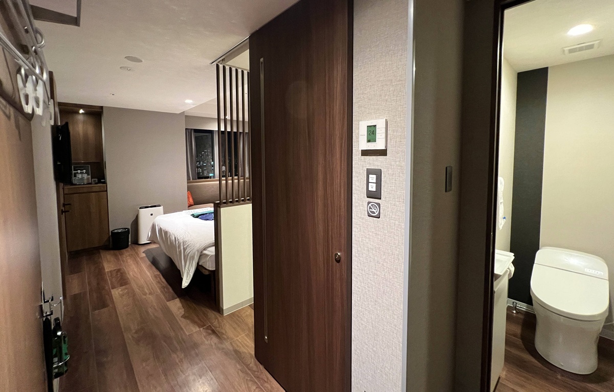 西日本自助旅行的中心據點!日本商務客與內行旅行者都喜歡下榻的新大阪|關西大阪質感住宿推薦 唐草鼎盛飯店 新大阪塔/karaksa hotel grande 新大阪Tower 23樓高樓層雙人房 @。CJ夫人。 西日本自助旅行的中心據點!日本商務客與內行旅行者都喜歡下榻的新大阪|關西大阪質感住宿推薦 唐草鼎盛飯店 新大阪塔/karaksa hotel grande 新大阪Tower 23樓高樓層雙人房 @。CJ夫人。