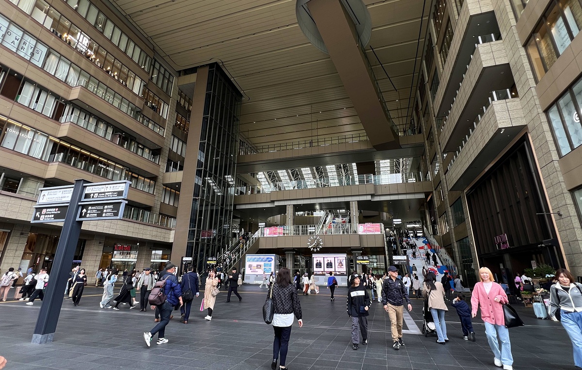 看來，梅田是大阪自由行的大魔王了！終於來到全大阪（全日本）交通轉乘最容易迷路的梅田車站，想順利找到出口快收藏起來！ @。CJ夫人。