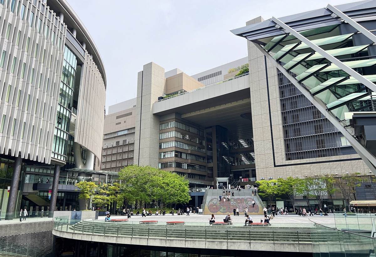 看來，梅田是大阪自由行的大魔王了！終於來到全大阪（全日本）交通轉乘最容易迷路的梅田車站，想順利找到出口快收藏起來！ @。CJ夫人。