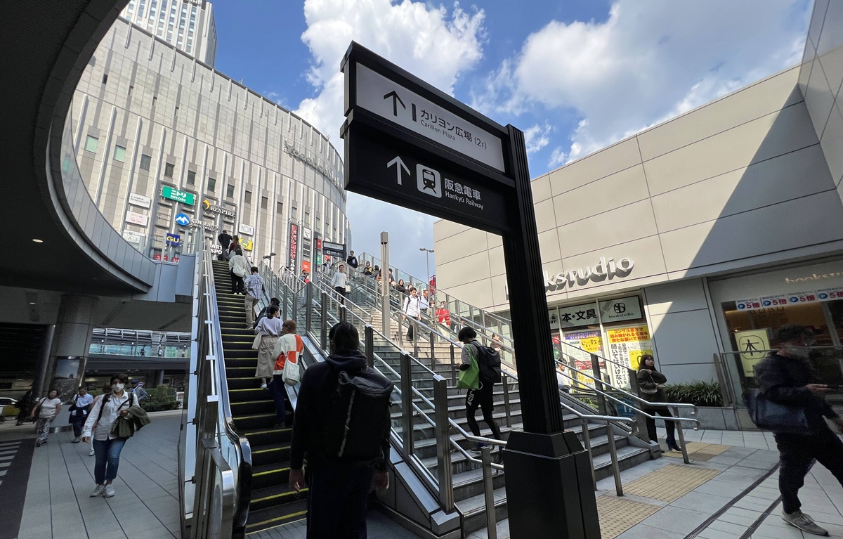 看來，梅田是大阪自由行的大魔王了！終於來到全大阪（全日本）交通轉乘最容易迷路的梅田車站，想順利找到出口快收藏起來！ @。CJ夫人。