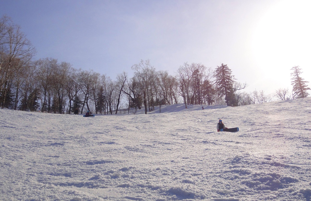 滑雪內層怎麼挑選？新手滑雪怎麼穿？滑雪行李打包時最容易被忽略的內層／內搭衣／長袖排汗衣 @。CJ夫人。