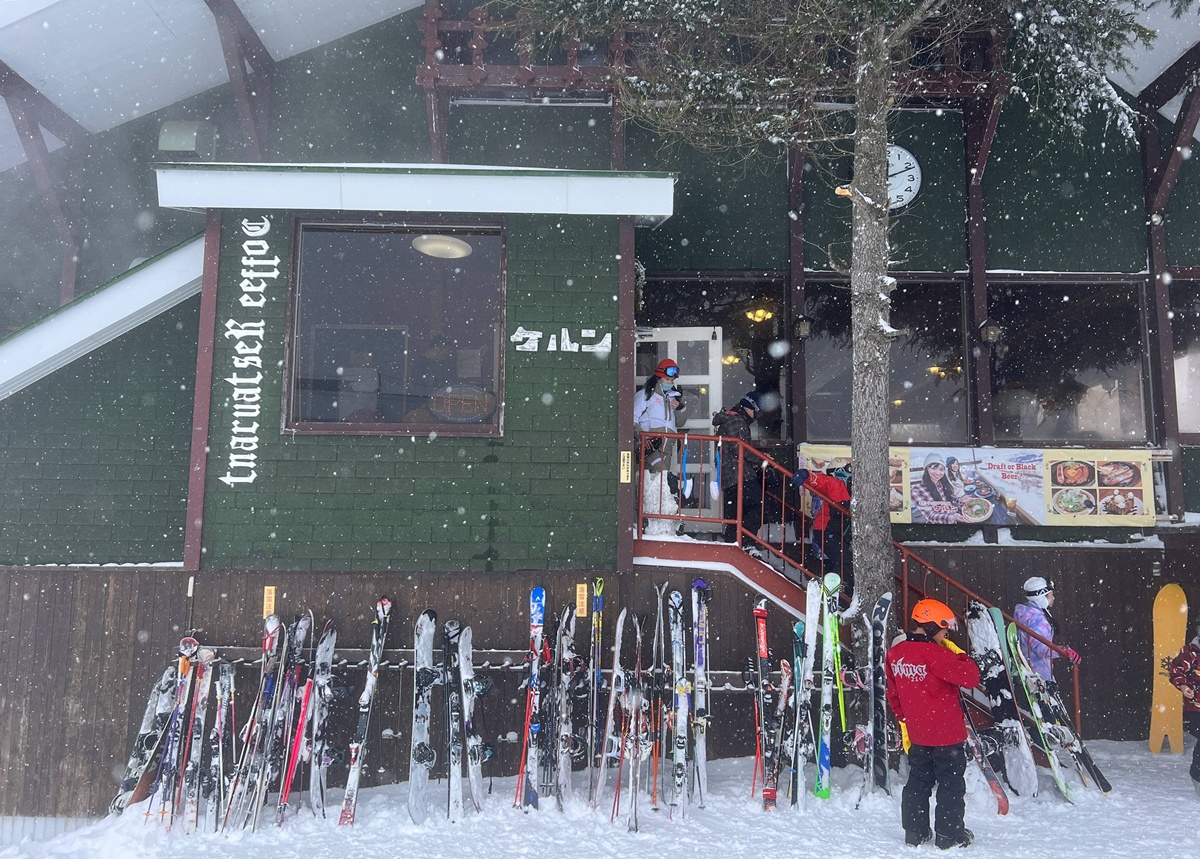 滑雪內層怎麼挑選？新手滑雪怎麼穿？滑雪行李打包時最容易被忽略的內層／內搭衣／長袖排汗衣 @。CJ夫人。