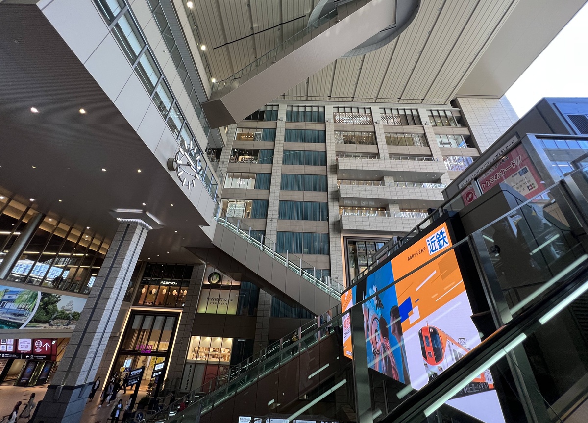 看來，梅田是大阪自由行的大魔王了！終於來到全大阪（全日本）交通轉乘最容易迷路的梅田車站，想順利找到出口快收藏起來！ @。CJ夫人。