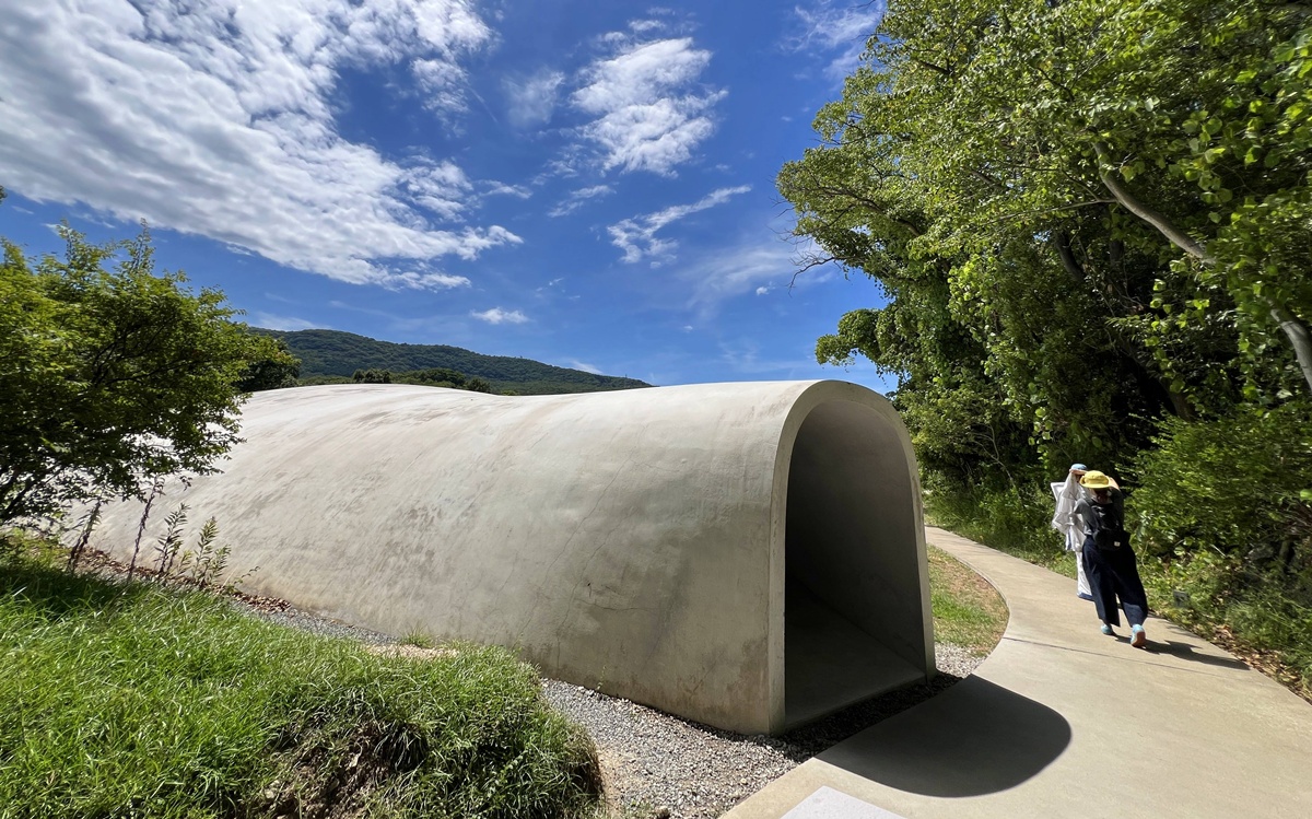 在無物之中，看見世界最豐盈的模樣！千萬別錯過一場與自然共呼吸的藝術時刻｜日本瀨戶內海跳島自由行 豐島美術館 @。CJ夫人。