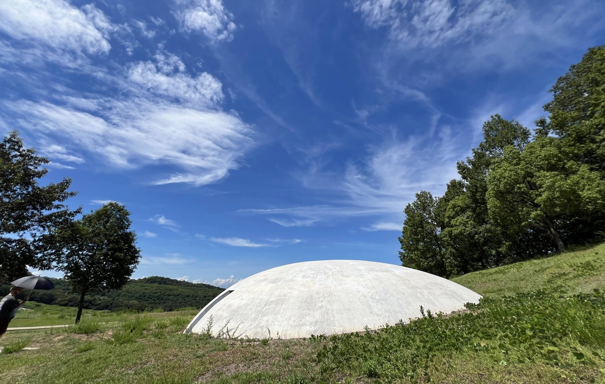 在無物之中，看見世界最豐盈的模樣！千萬別錯過一場與自然共呼吸的藝術時刻｜日本瀨戶內海跳島自由行 豐島美術館 @。CJ夫人。