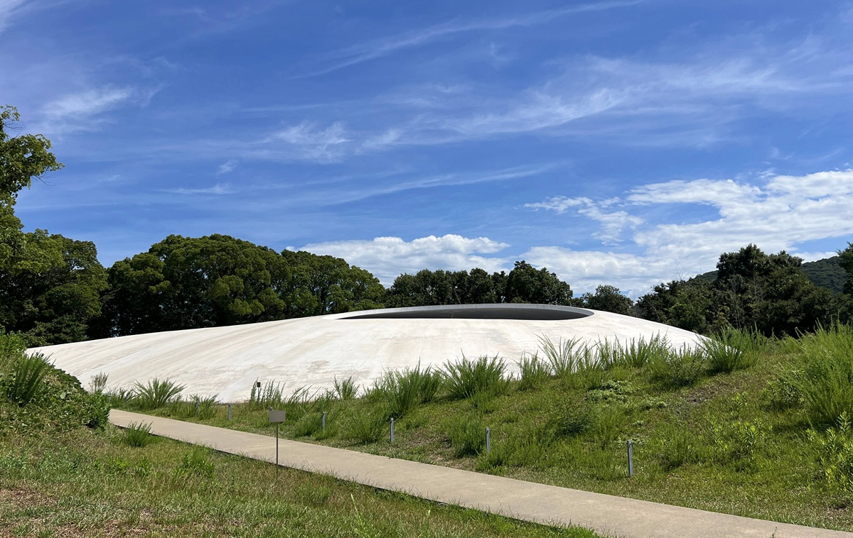 在無物之中，看見世界最豐盈的模樣！千萬別錯過一場與自然共呼吸的藝術時刻｜日本瀨戶內海跳島自由行 豐島美術館 @。CJ夫人。