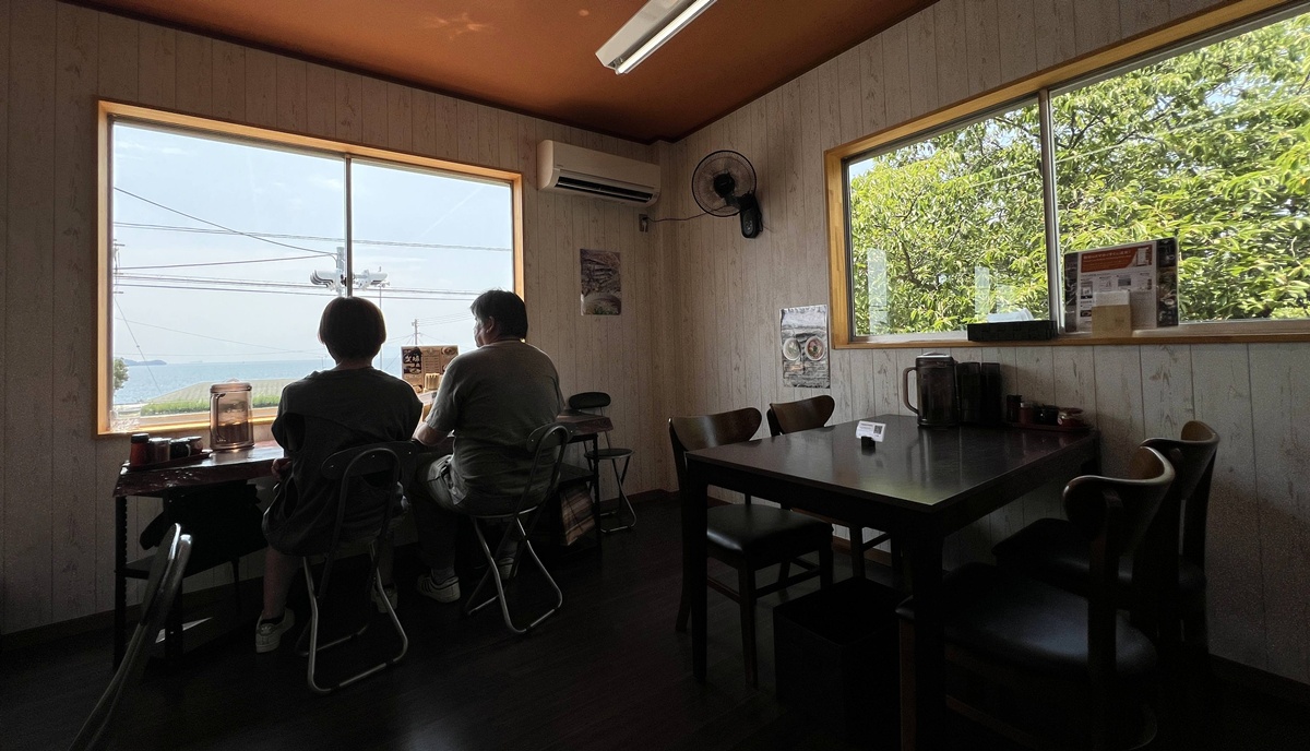 你怎能錯過!小豆島橄欖公園入口的一碗釀造系拉麵|瀨戶內海小豆島推薦拉麵 麵屋賀球/麺屋賀球 任選小豆島5間醬油釀造廠基底的醬油拉麵 @。CJ夫人。 你怎能錯過!小豆島橄欖公園入口的一碗釀造系拉麵|瀨戶內海小豆島推薦拉麵 麵屋賀球/麺屋賀球 任選小豆島5間醬油釀造廠基底的醬油拉麵 @。CJ夫人。