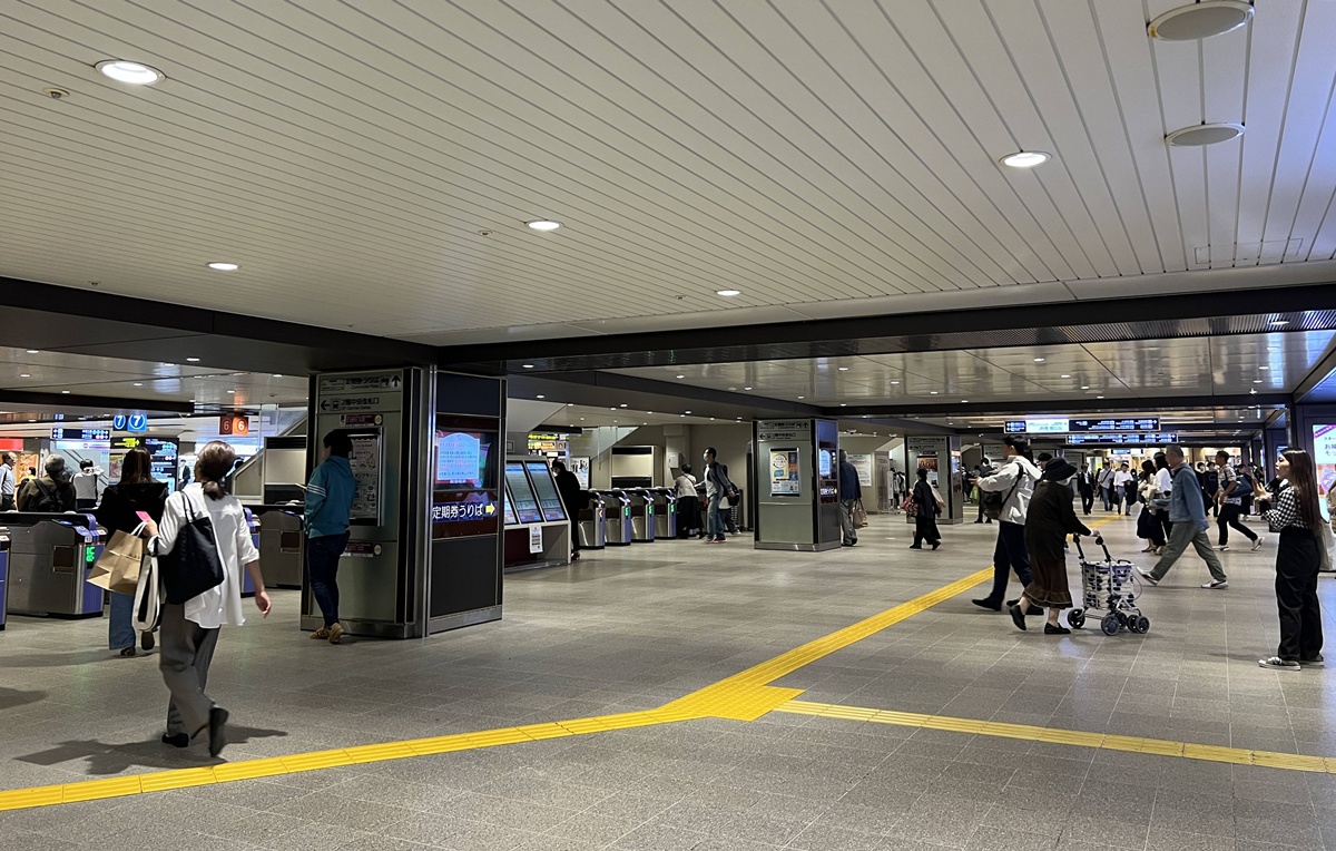 看來，梅田是大阪自由行的大魔王了！終於來到全大阪（全日本）交通轉乘最容易迷路的梅田車站，想順利找到出口快收藏起來！ @。CJ夫人。